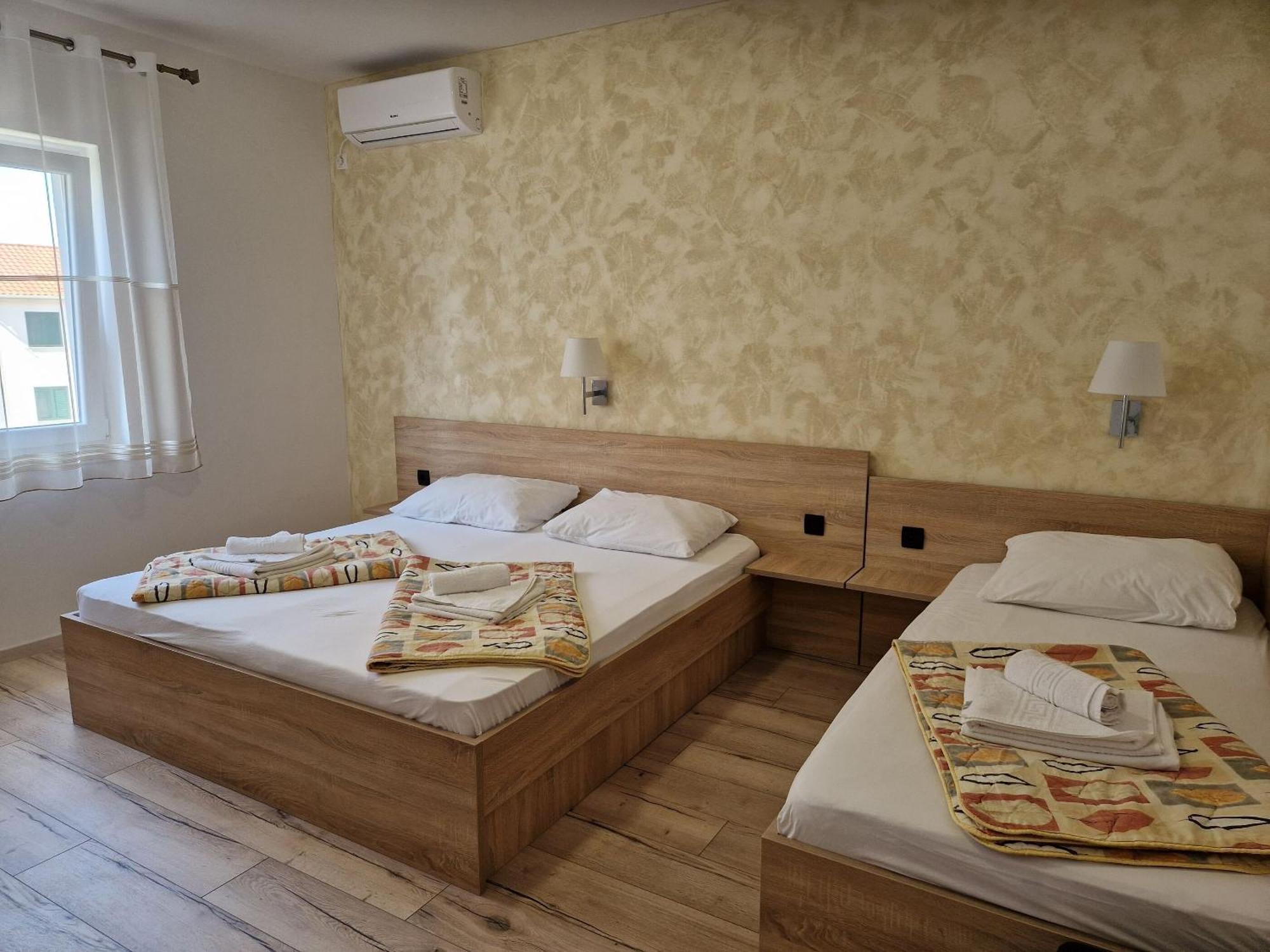 Apartment And Rooms Amenka ノヴァリャ エクステリア 写真
