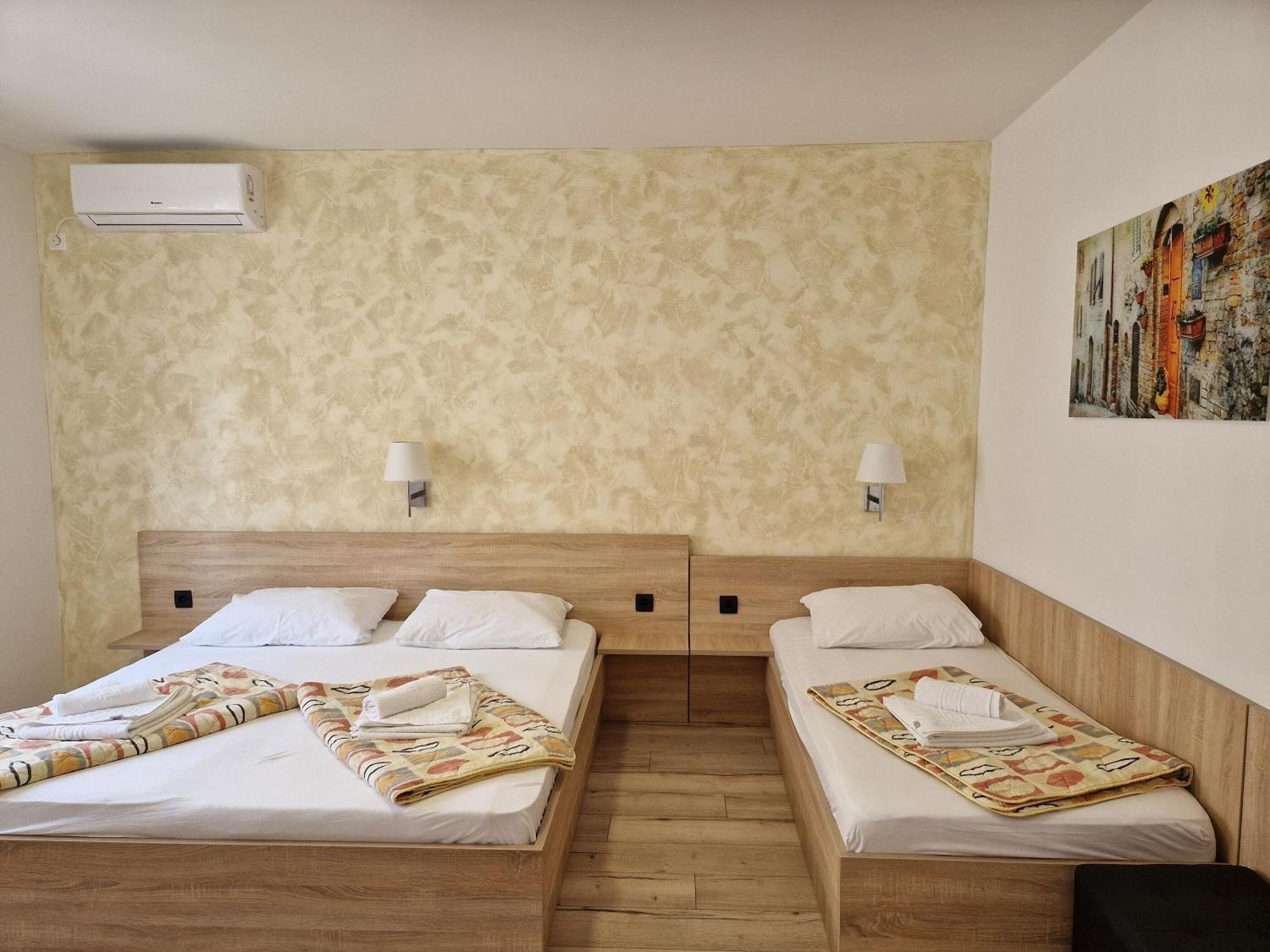 Apartment And Rooms Amenka ノヴァリャ エクステリア 写真