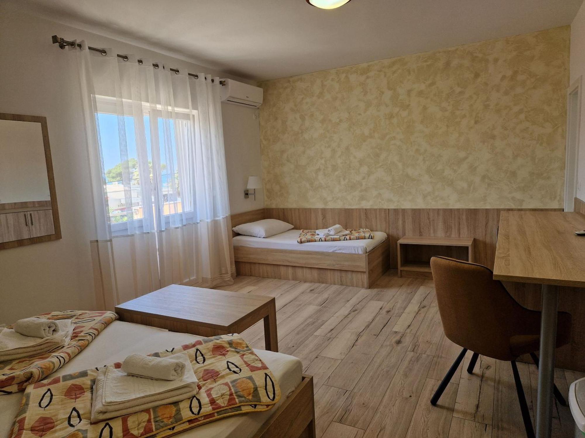 Apartment And Rooms Amenka ノヴァリャ エクステリア 写真