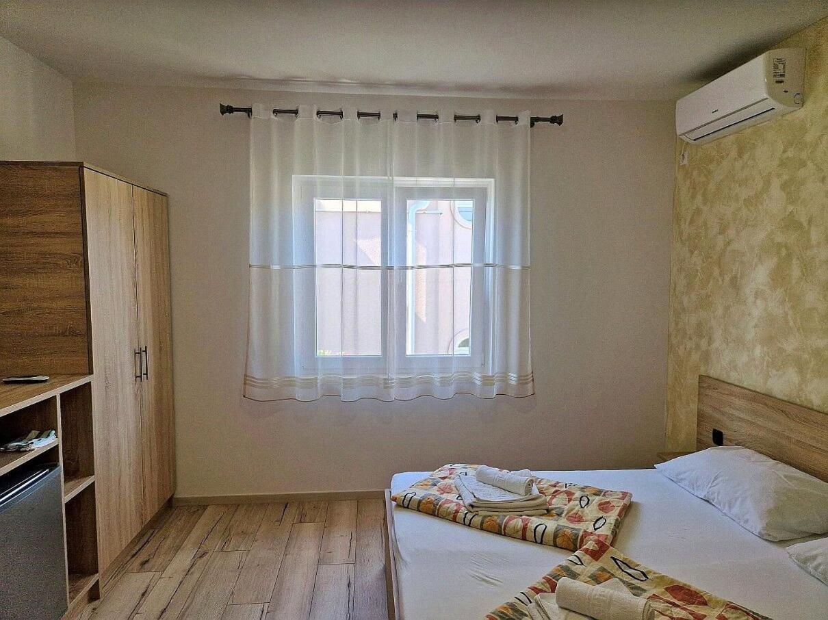 Apartment And Rooms Amenka ノヴァリャ エクステリア 写真