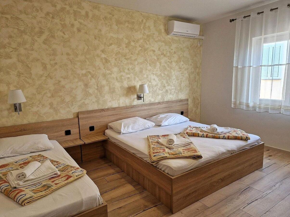 Apartment And Rooms Amenka ノヴァリャ エクステリア 写真